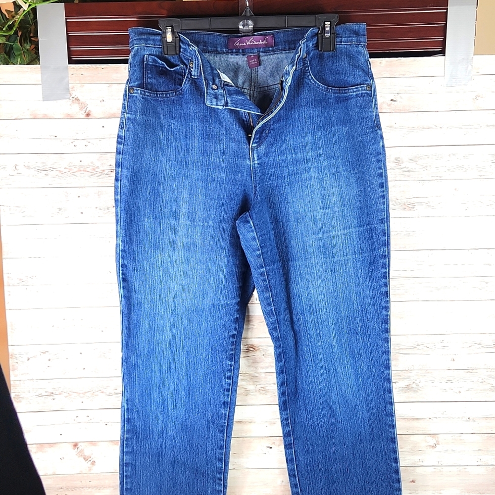 Gloria Vanderbilt Jeans, women's medium blue wash, design on pocket, Sz 10